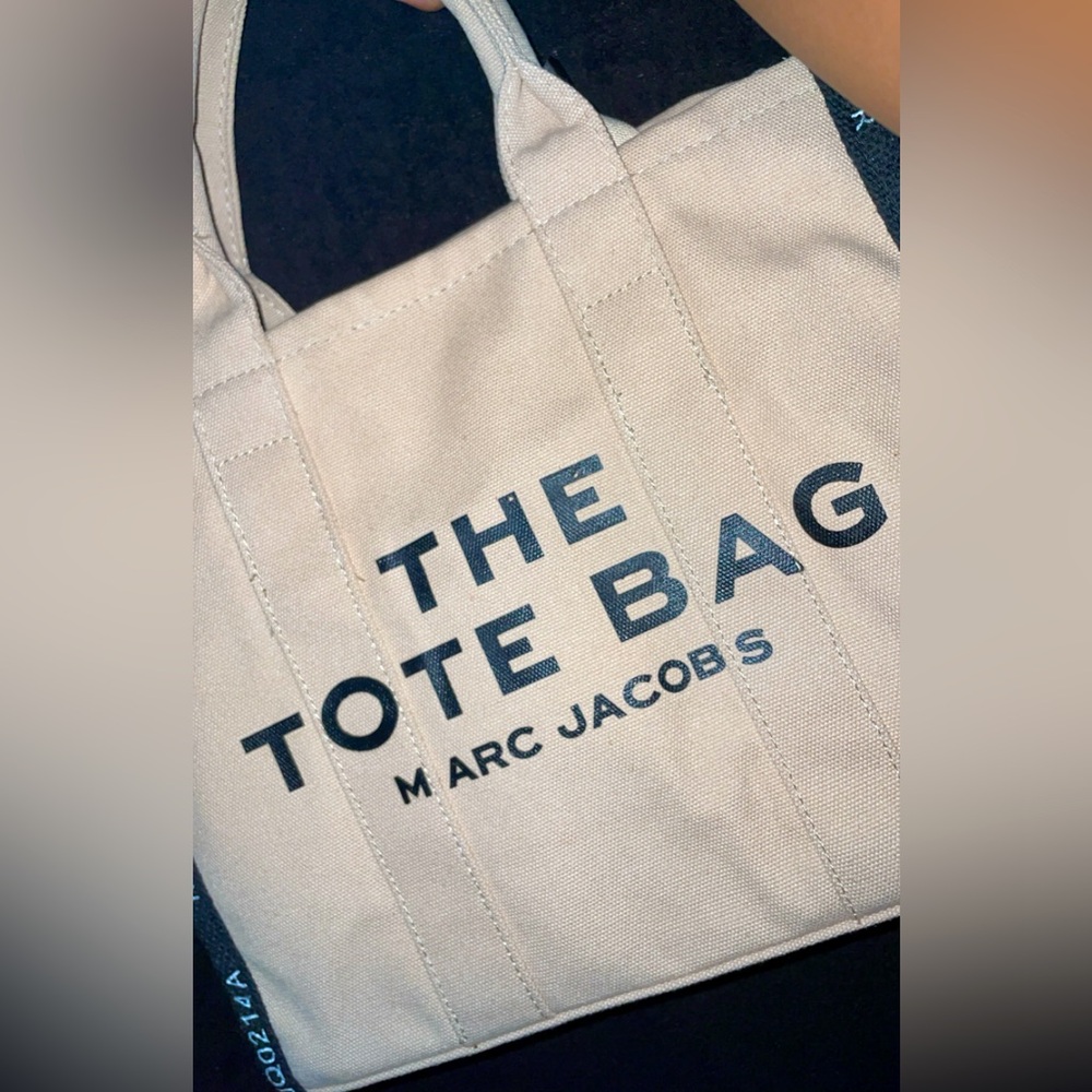 marc jacobs tote bag.